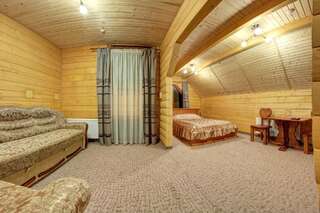 Отель Karpatski Dzherela Яремче Четырехместный номер Делюкс-11