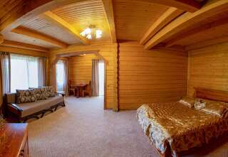 Отель Karpatski Dzherela Яремче Трехместный номер Делюкс-2