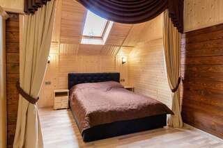 Отель Karpatski Dzherela Яремче Люкс с видом на горы-2