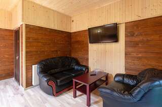 Отель Karpatski Dzherela Яремче Люкс с видом на горы-3